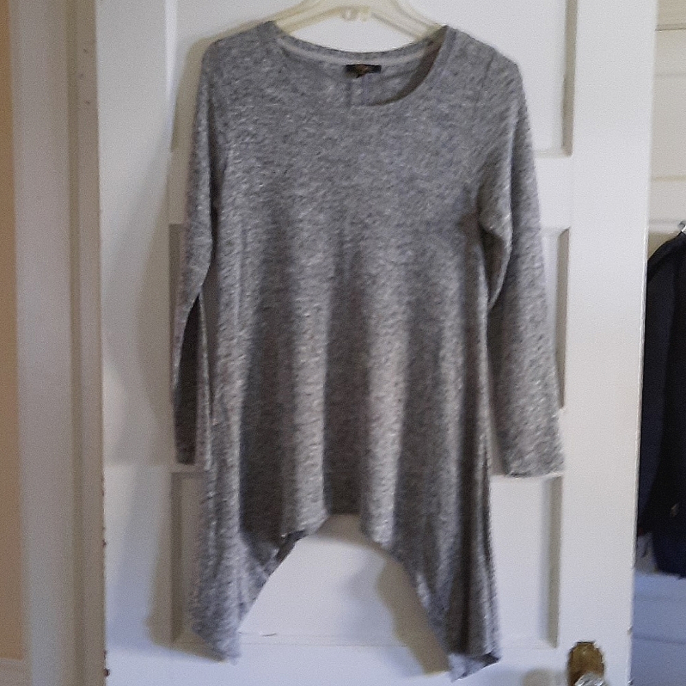 Grey top